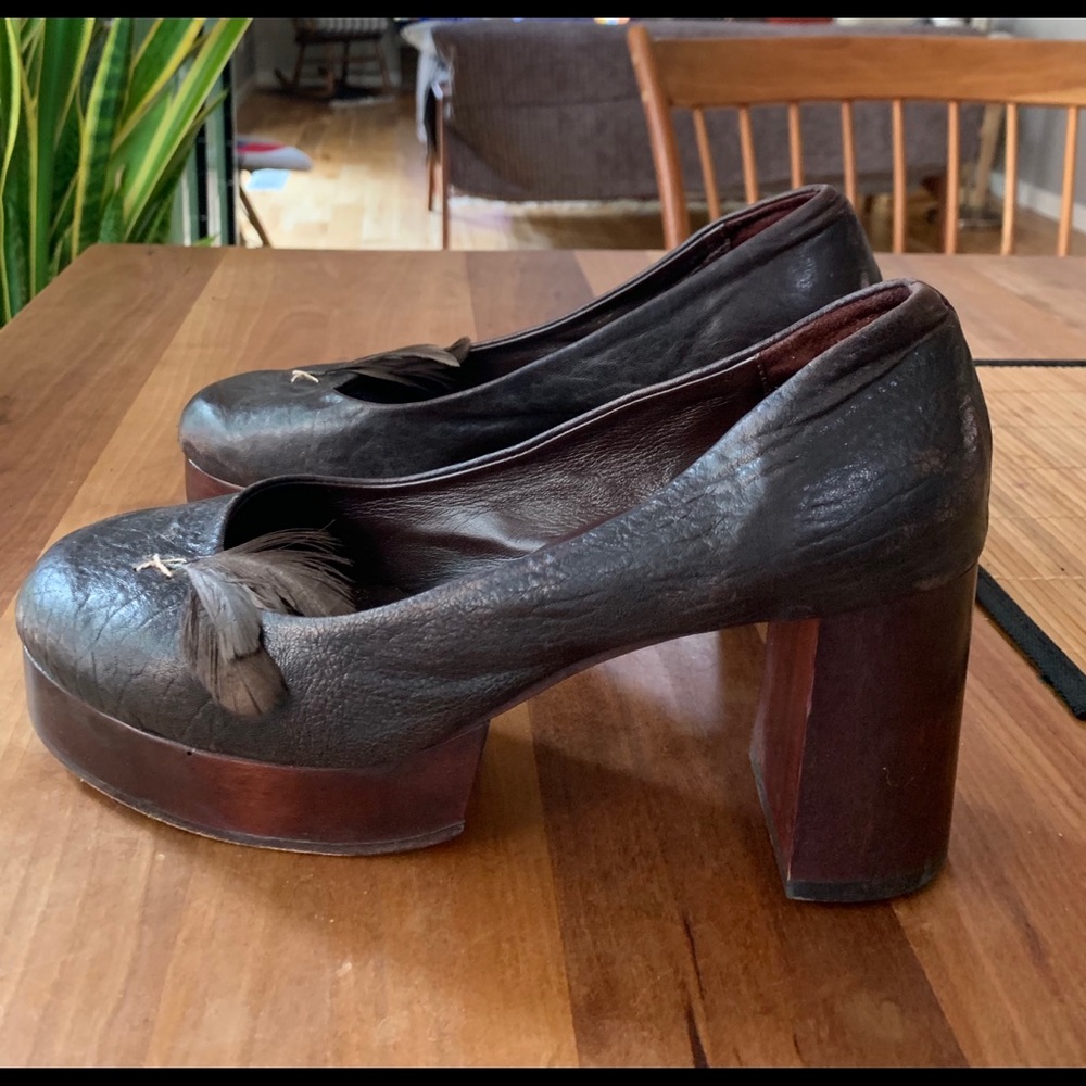 Platform pumps by Mere